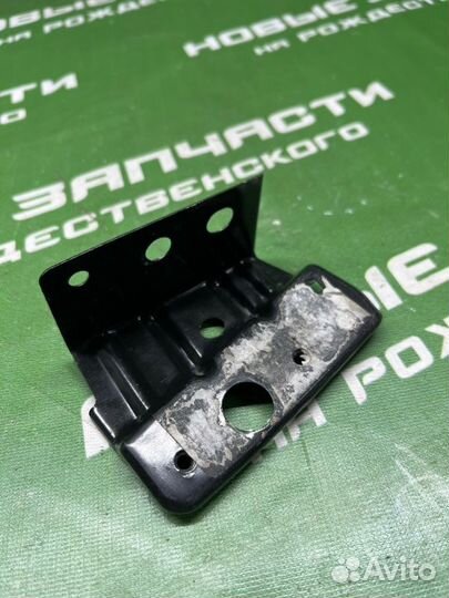 Кронштейн крыла Nissan Qashqai 2008