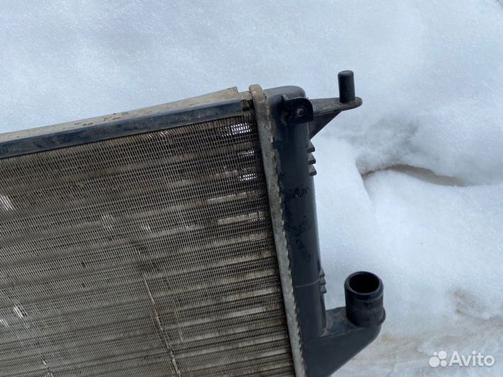 Радиатор охлаждения двигателя LADA Largus