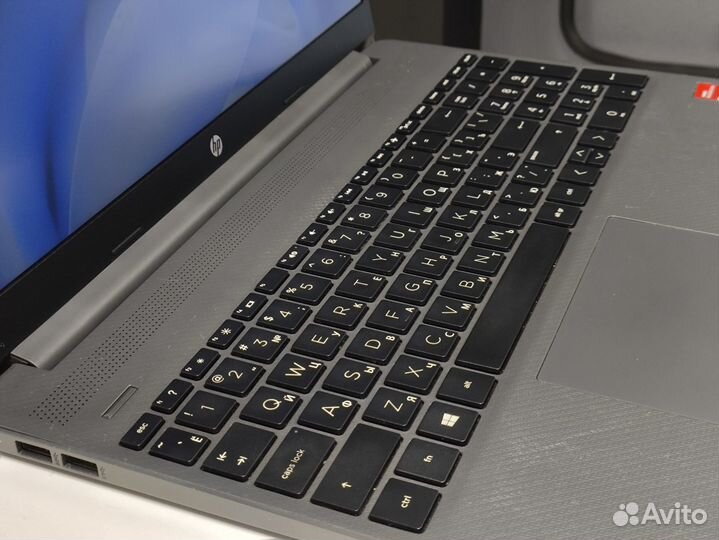 Ноутбук HP серого оттенка