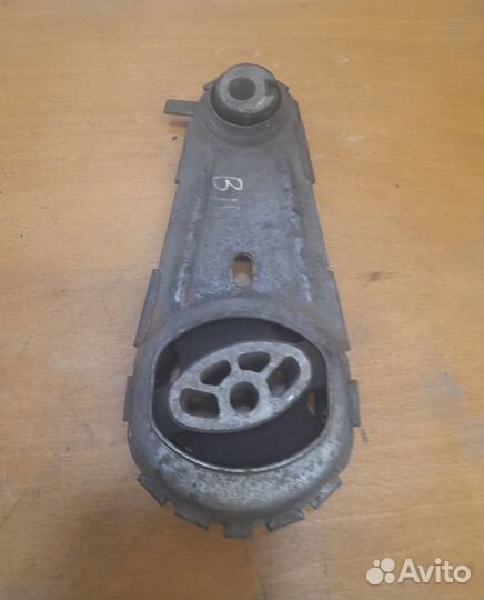 Кронштейн опора крепления кпп Renault Megane 3