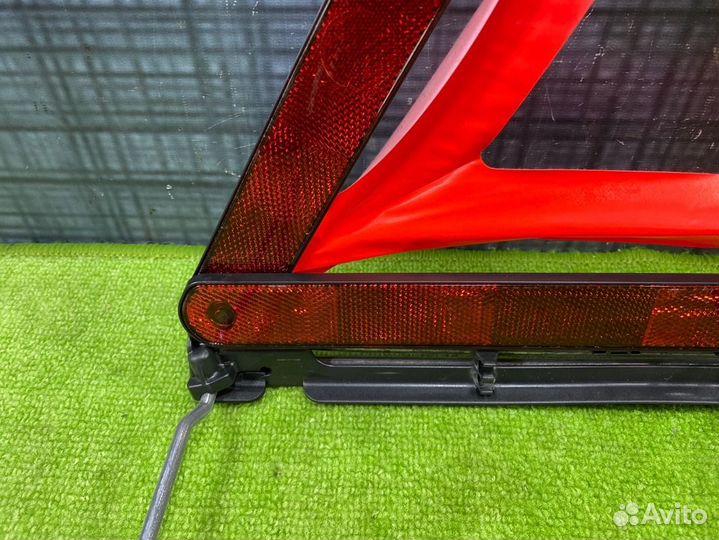 Знак аварийной остановки Audi Allroad C5 BES 2004