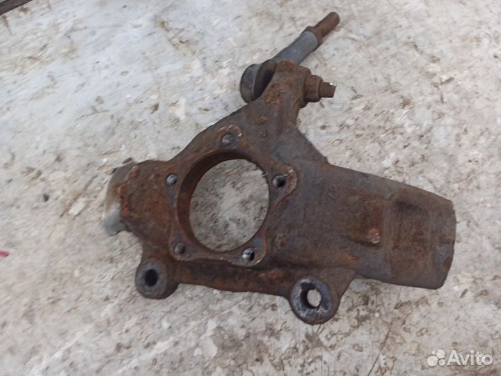 Кулак передний правый Форд