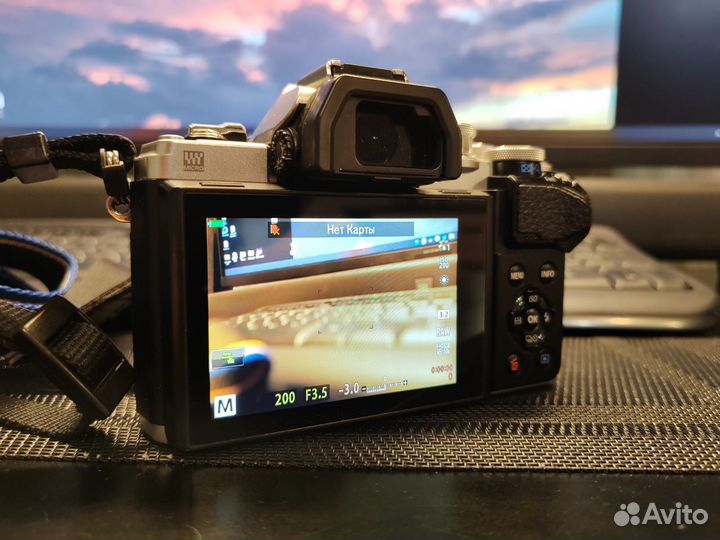 Olympus OM-D E-M10 mark iii + блинчик объектив