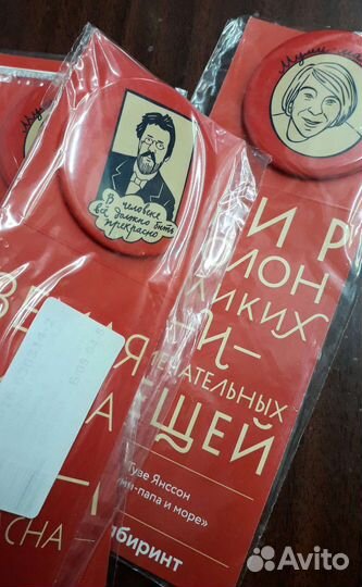 Значки и блокноты 