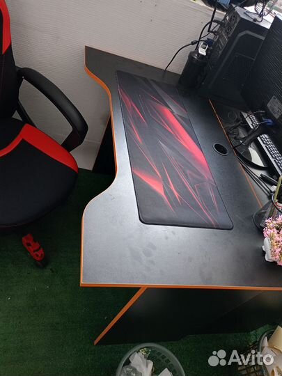 Игровой стул и игровой стол