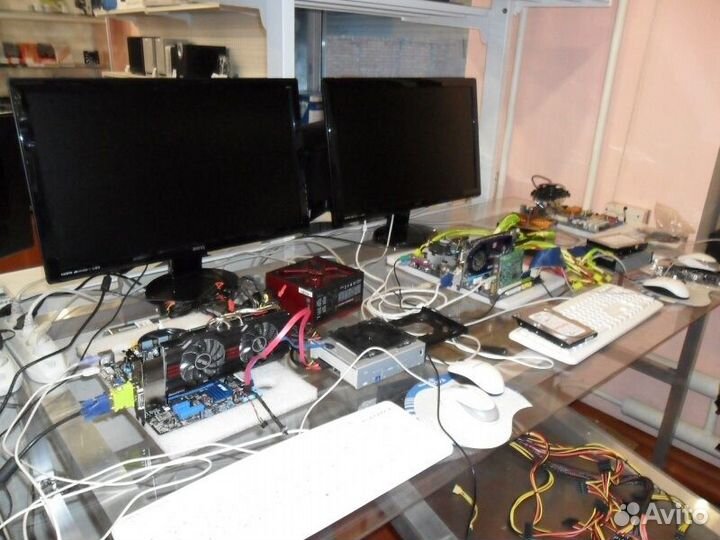 Стол из оргстекло и алюминий