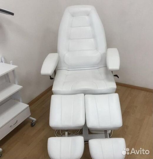 Стул для мастера педикюра, косметолога