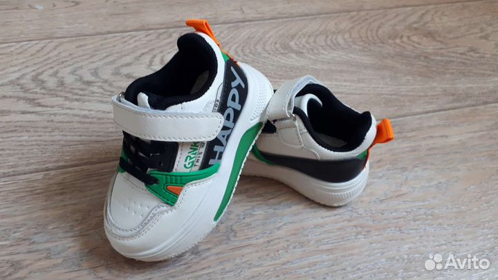 Кроссовки 22