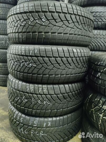 Goodyear UltraGrip Winter 235/55 R17 W