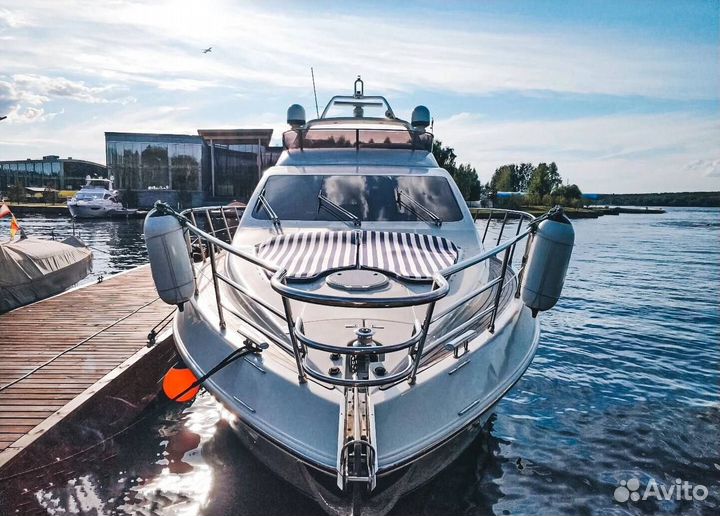 Аренда яхты до 12 гостей в Москве