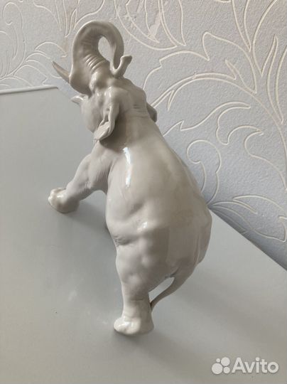 Фарфоровая статуэтка Слон Лфз