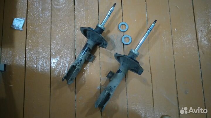 Амортизаторы передние б. у.Оригинал