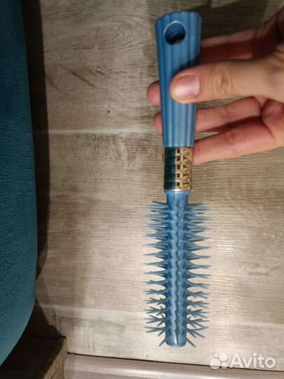 Набор расчесок и заколка времён СССР