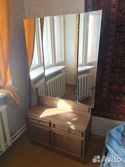 Шкаф косметический с зеркалом