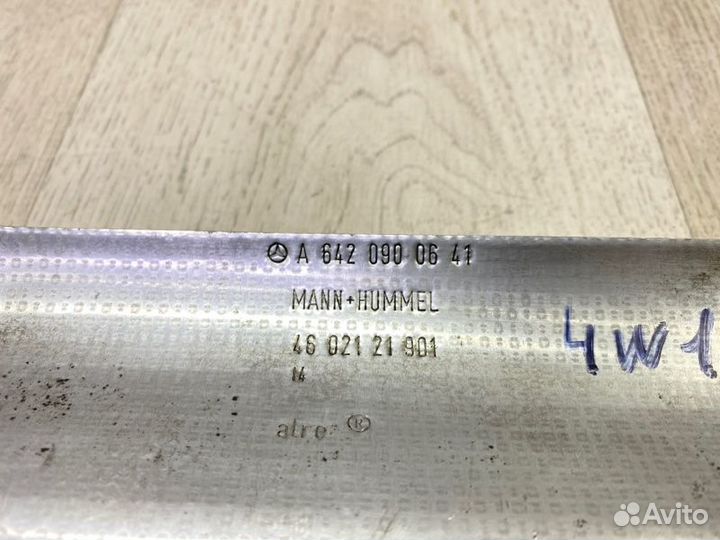 Кронштейн воздушного фильтра правый Mercedes Ml