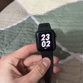 Часы apple watch se 40 mm nike