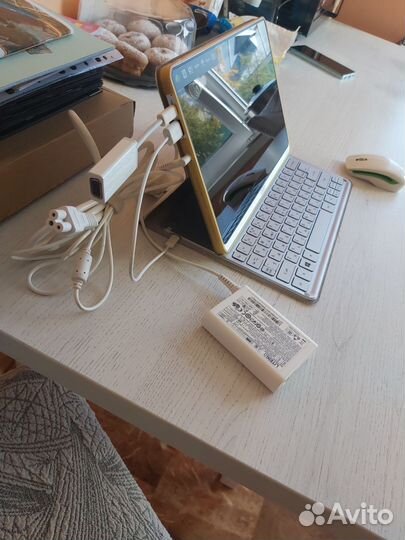 Планшет Acer Iconia Tab W700