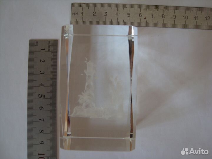 Стеклянный сувенир с лазерной гравировкой