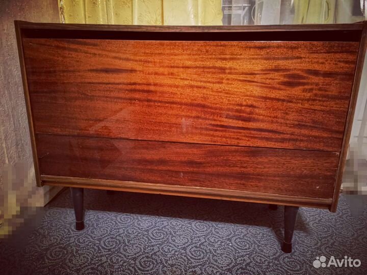 Полированная тумба для хранения