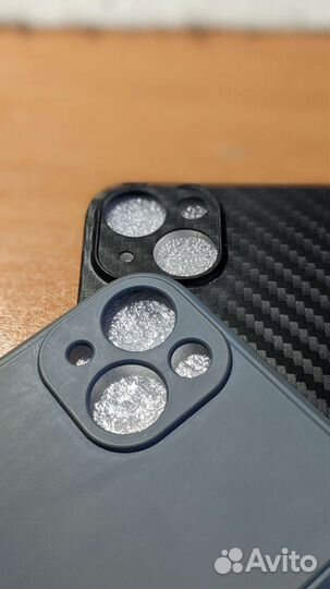 Два чехла iPhone 13