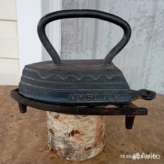 Чугунный утюг СССР с подставкой