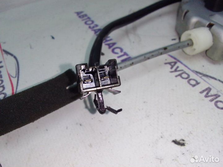 Стеклоподъемник передний правый Nissan Bluebird