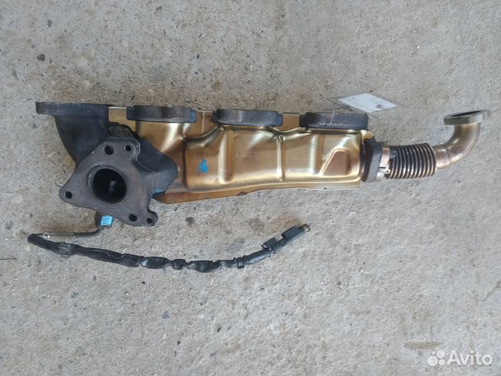 Коллектор выпускной(с датчиком) ом651 Мерседес Бен