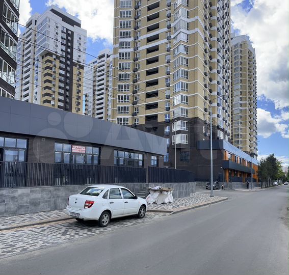 Торгово-офисное помещение сквозного типа/первая ли