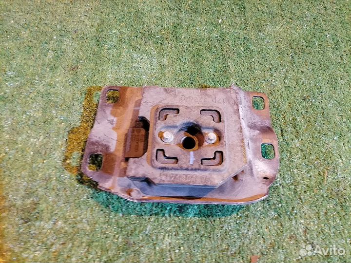 Опора двигателя (подушка двс) левая 4N517M121 Volv