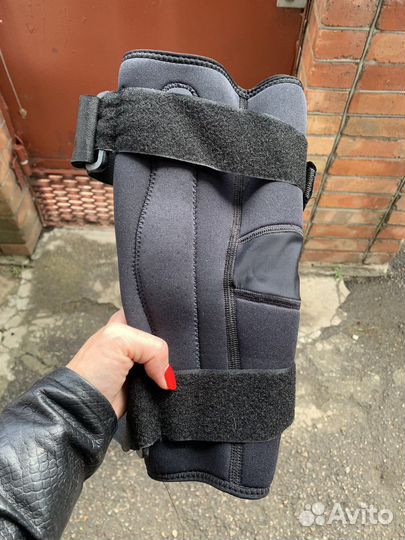 Наколенник TI 227