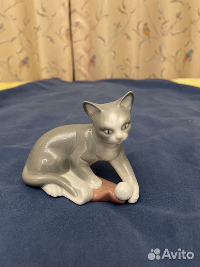 Фигурка «рождественский котёнок « NAO