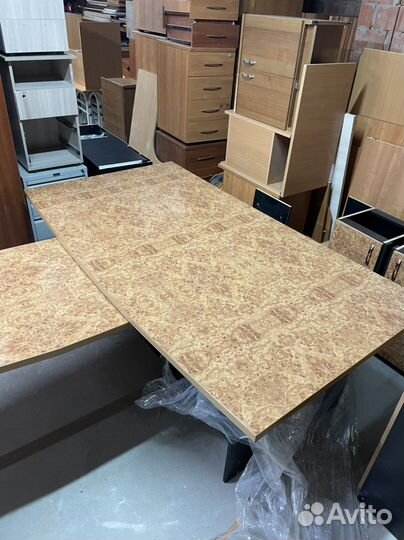 Стол руководителя с брифинг приставкой