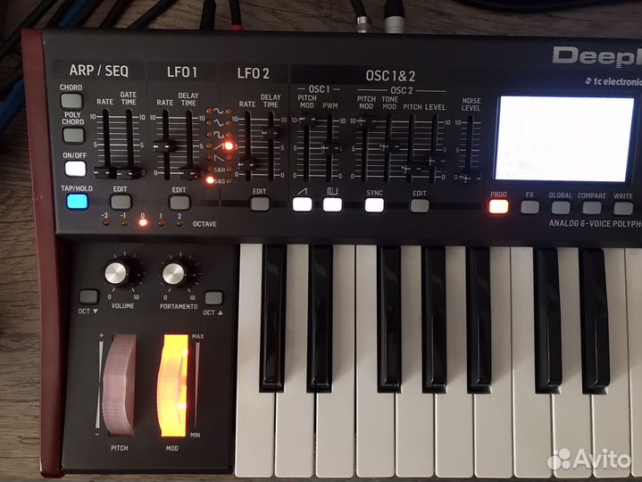 Behringer Deepmind 6