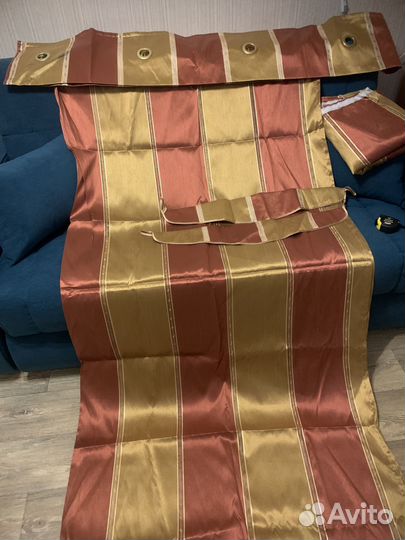 Комплект из двух штор с ламбрекеном и прихватами