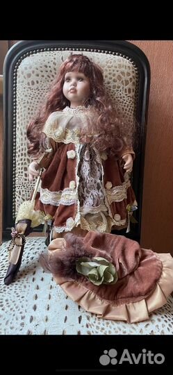 Кукла фарфоровая