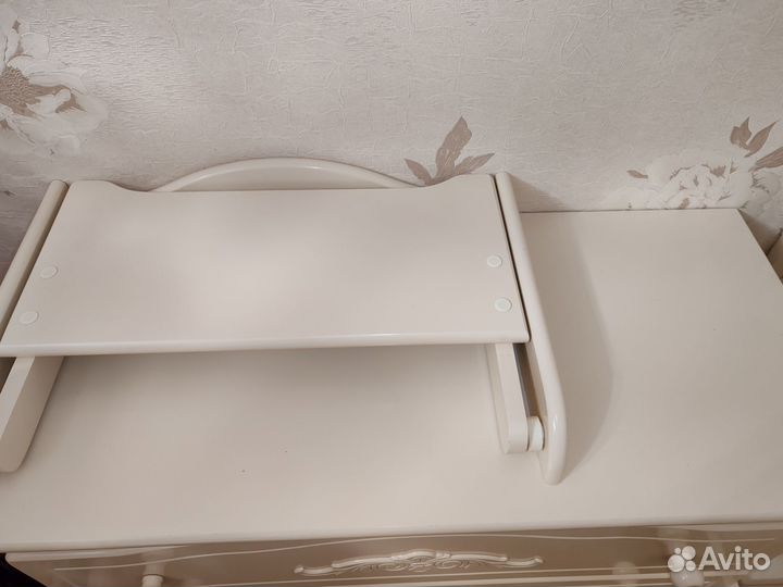 Детская кровать и пеленальный комод