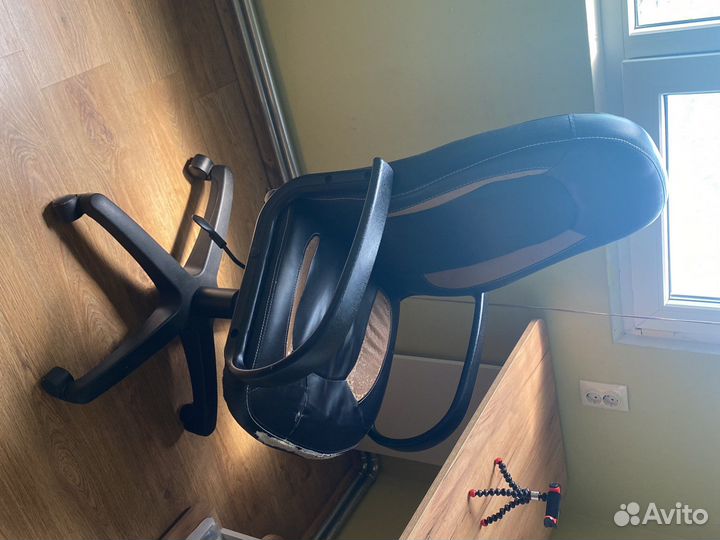 Офисное кресло кожзам