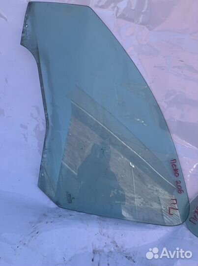 Стекло передней двери, Peugeot 206