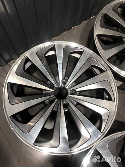 Литые диски Audi R18