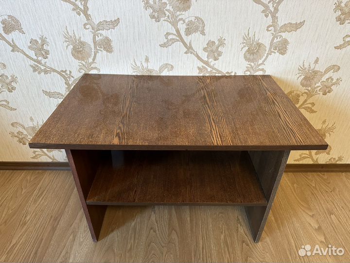 Журнальный столик с полочкой