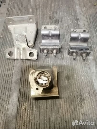 Петли багажника