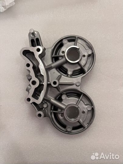 Опорный кронштейн распредвалов 06L103144G