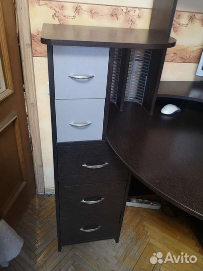 Компьютерный стол угловой