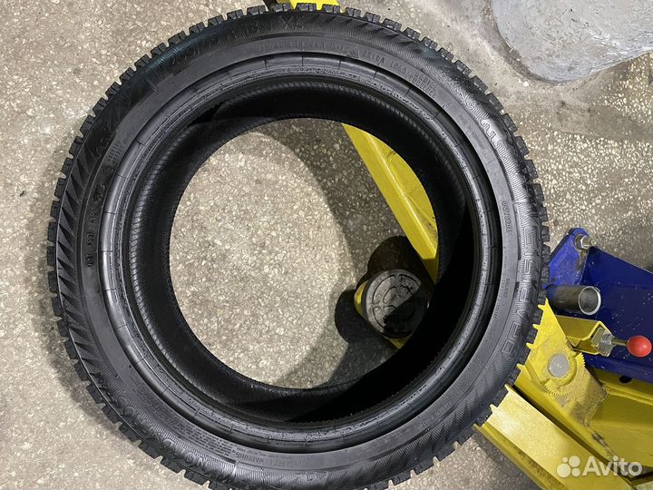 Gislaved Nord Frost 200 235/45 R18