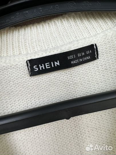 Вязанная жилетка с узорами