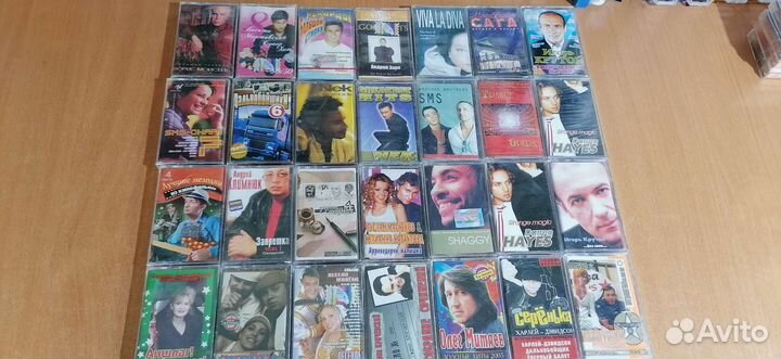 28 запечатанных аудиокассет