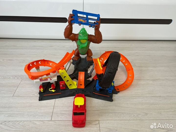 Hot Wheels Атака бешеной гориллы GTT94