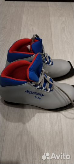 Лыжные ботинки