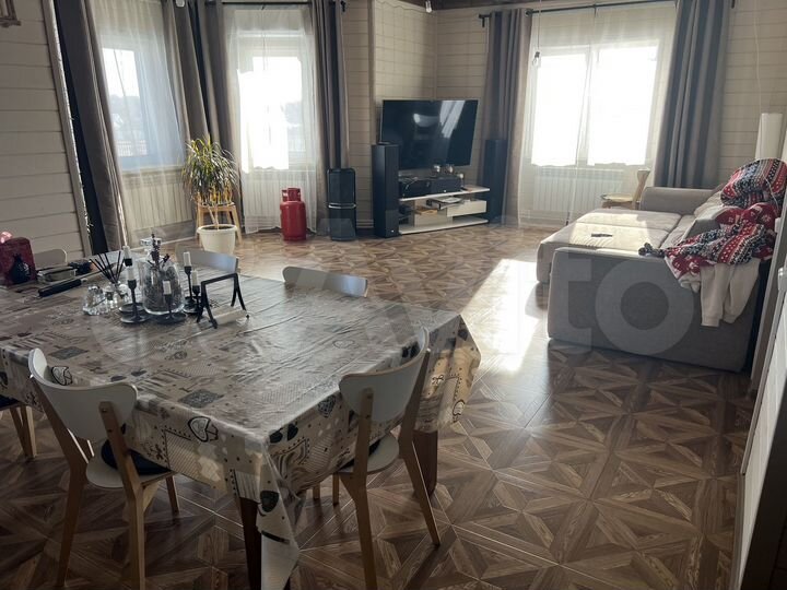 Дом 186 м² на участке 14 сот.