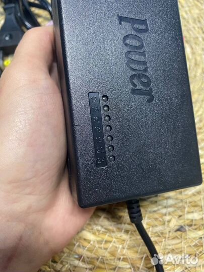 Универсальное зарядное устройство для ноутбука